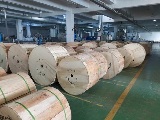 Langstreckenkommunikation Außenflugzeug Stahldraht Verstärkung GYXTY 1km Panzerfaseroptikkabel Dünn