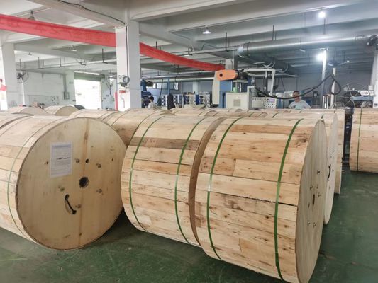 12 Kernfaseroptisches Kabel für den Außenbereich G652D G657A Oberleitungsgepanzertes Glasfaserkabel GYXTW