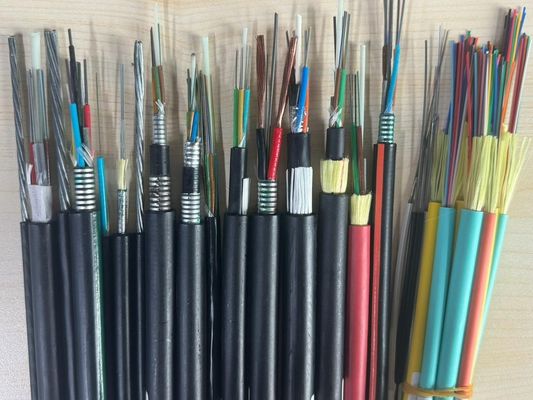 12 Kern-GYXTW Außen-SM-Faseroptikkabel-Unitube mit Stahlband geschützt 6mm 7mm 8mm Glasfaserkabel